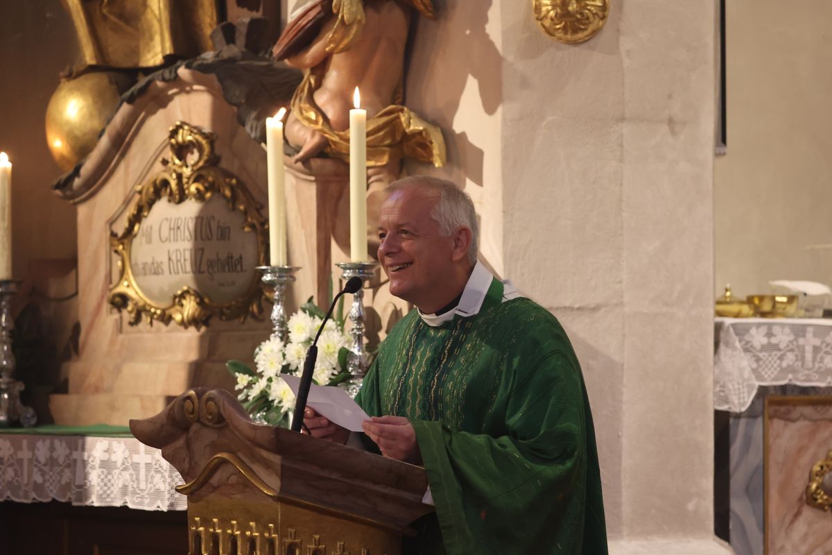 Pater Jan Pelczarski, Generalsuperior der Oblaten des heiligen Josef aus Rom, dankte allen, die die Niederlassung seines Ordens im Bistum Würzburg gefördert haben.