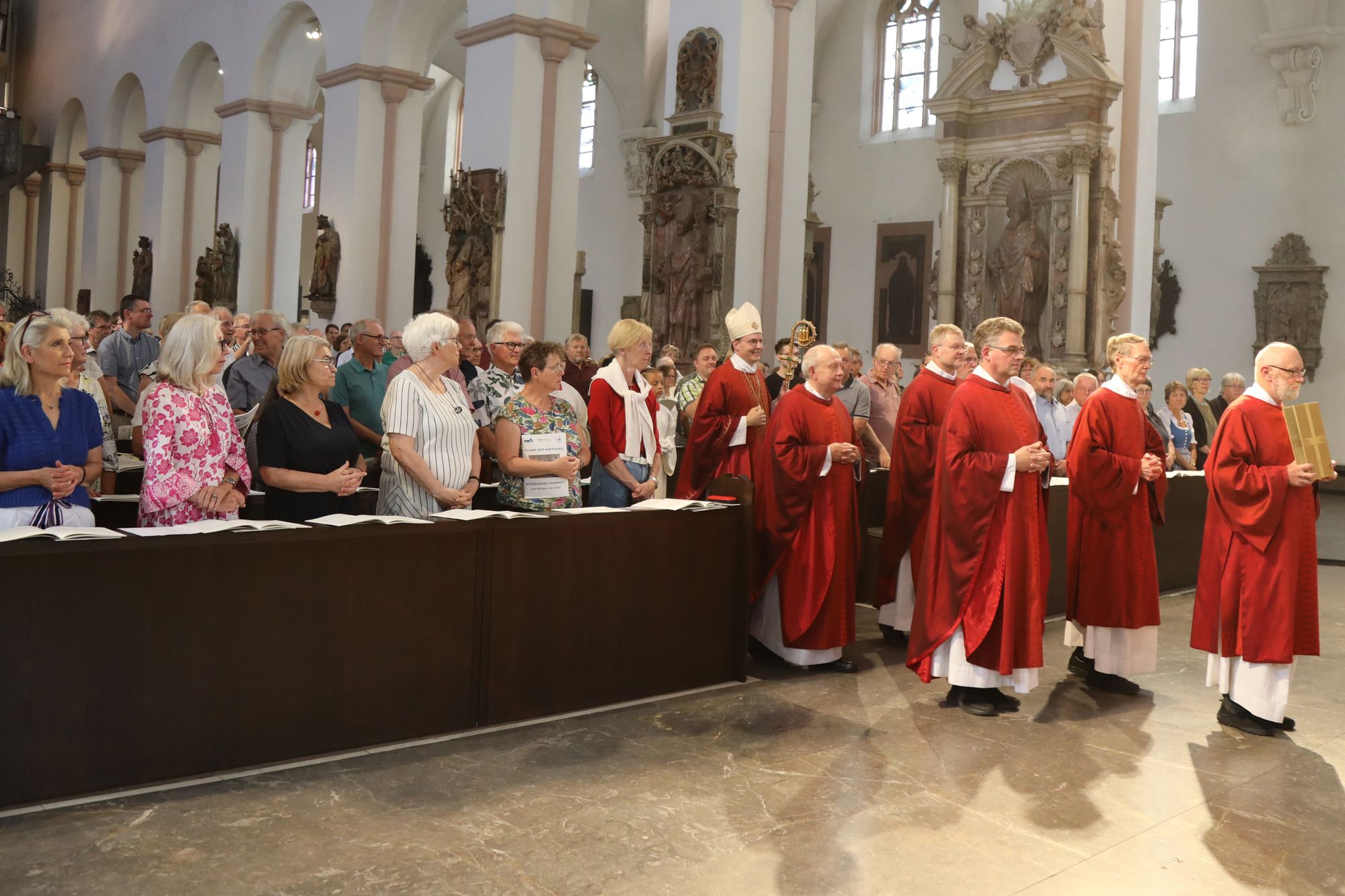 Weihbischof Paul Reder feierte am Samstag, 12. Juli 2025, einen Kiliani-Gottesdienst mit Kirchenchören sowie Kirchenmusikern und -musikerinnen aus dem ganzen Bistum. Weihbischof Paul Reder feierte am Samstag, 12. Juli 2025, einen Kiliani-Gottesdienst mit Kirchenchören sowie Kirchenmusikern und -musikerinnen aus dem ganzen Bistum.