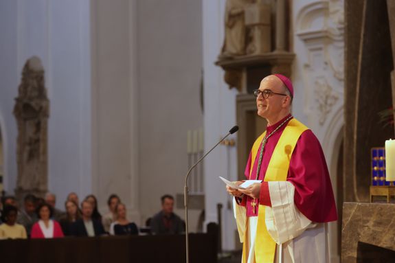 Bischof Dr. Franz Jung warb, nicht müde zu werden, nach dem himmlischen Jerusalem und dem dort verheißenen Frieden zu streben. Bischof Dr. Franz Jung warb, nicht müde zu werden, nach dem himmlischen Jerusalem und dem dort verheißenen Frieden zu streben.