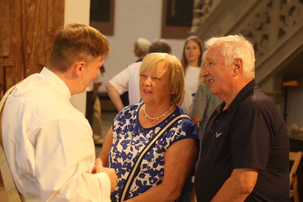 Rund 250 Ehejubilare haben am Freitagnachmittag, 4. Juli, im Kiliansdom in einem Pontifikalgottesdienst mit Weihbischof em. Ulrich Boom ihr Eheversprechen erneuert. 