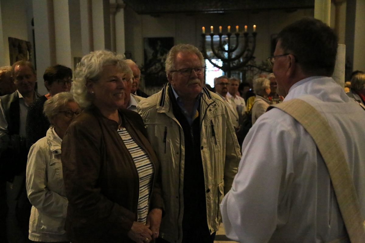 Bischof Dr. Franz Jung hat am Donnerstagnachmittag, 4. Juli, mit etwa 320 Paaren im Kiliansdom ihr goldenes oder diamantenes Ehejubiläum gefeiert.