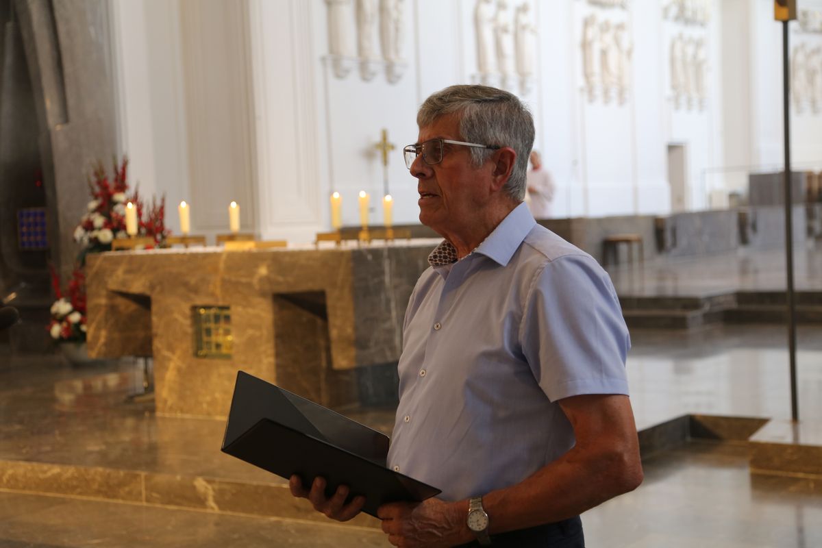 Rund 250 Ehejubilare haben am Freitagnachmittag, 4. Juli, im Kiliansdom in einem Pontifikalgottesdienst mit Weihbischof em. Ulrich Boom ihr Eheversprechen erneuert. 