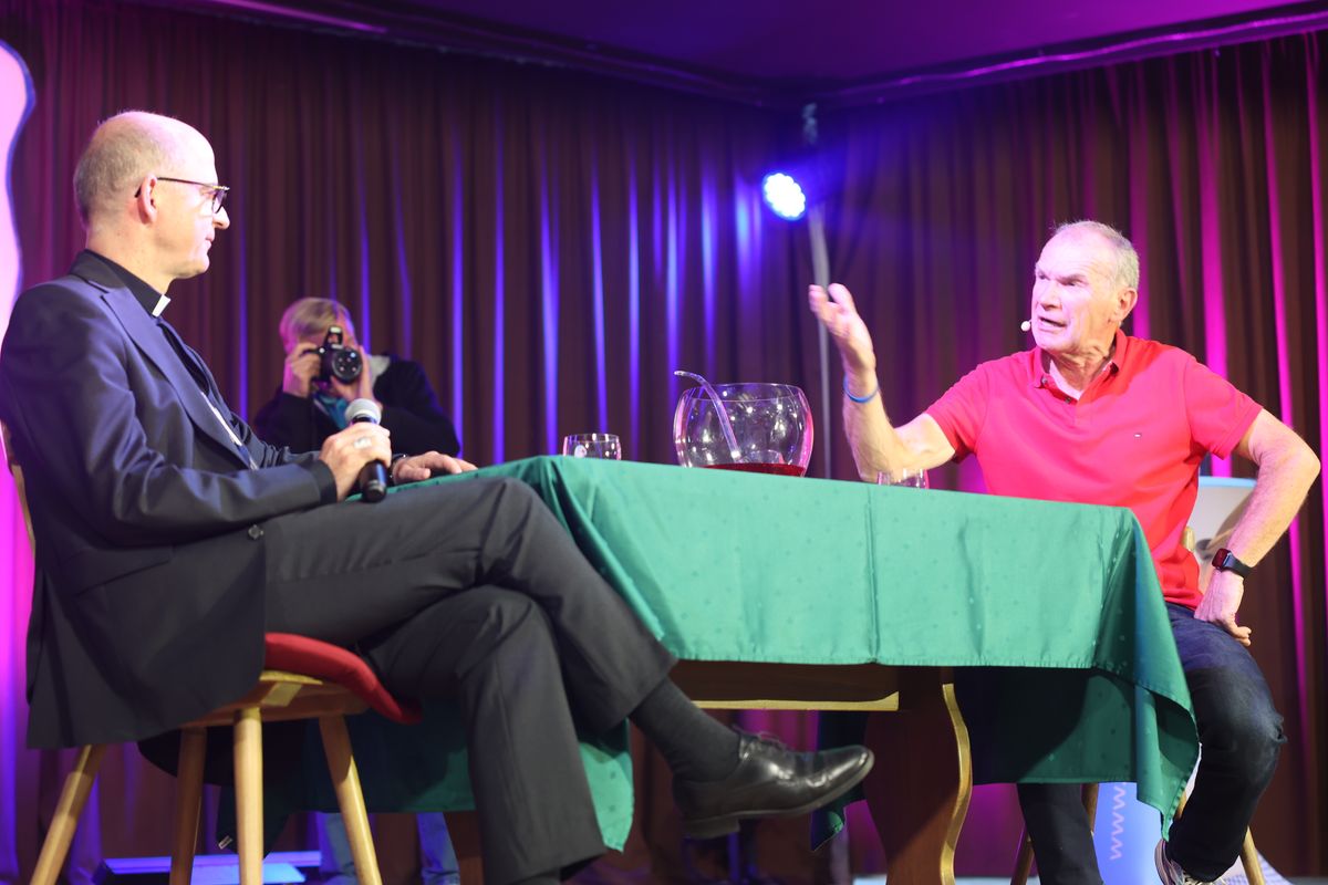 Bischof Dr. Franz Jung war am Sonntag, 22. September, Überraschungsgast bei "Brezel, Bier und domm