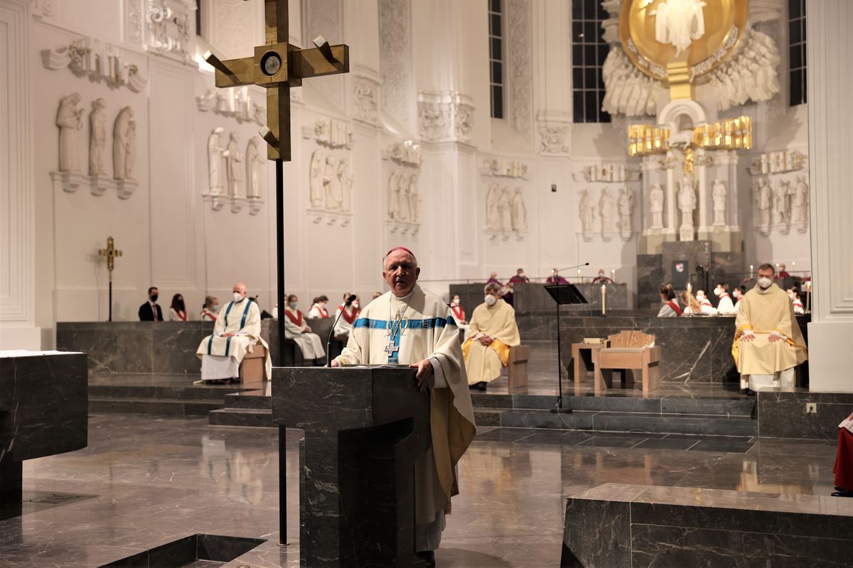 "Gott ist stärker als all das, was unser Leben erniedrigt und kleinmacht", betonte Weihbischof Ulrich Boom in seiner Predigt. "Gott ist stärker als all das, was unser Leben erniedrigt und kleinmacht", betonte Weihbischof Ulrich Boom in seiner Predigt.
