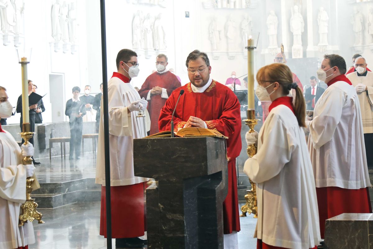 2721/0654 Eröffnung der Kiliani-Wallfahrtswoche 2021 im Kiliansdom_28600 Mit einem feierlichen Pontifikalgottesdienst ist am Sonntag, 4. Juli, im Würzburger Kiliansdom die Kiliani-Wallfahrtswoche 2021 eröffnet worden.
