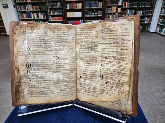 Diese Paulusbriefe dienten als grundlage zur Rekonstruktion des Altirischen.  Diese Paulusbriefe dienten als grundlage zur Rekonstruktion des Altirischen.