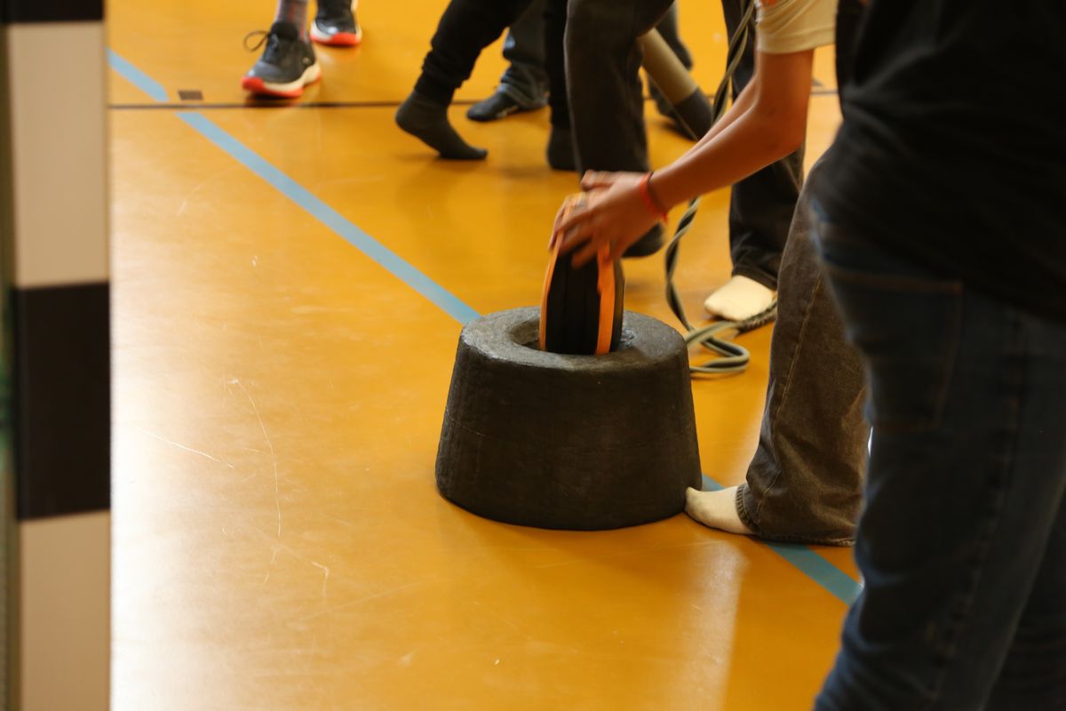 Am Tag der Jugend hat Weihbischof Paul Reder im Anschluss an ein buntes Workshop-Programm einen Kiliani-Gottesdienst mit den Jugendlichen im Kilianeum in Würzburg gefeiert.