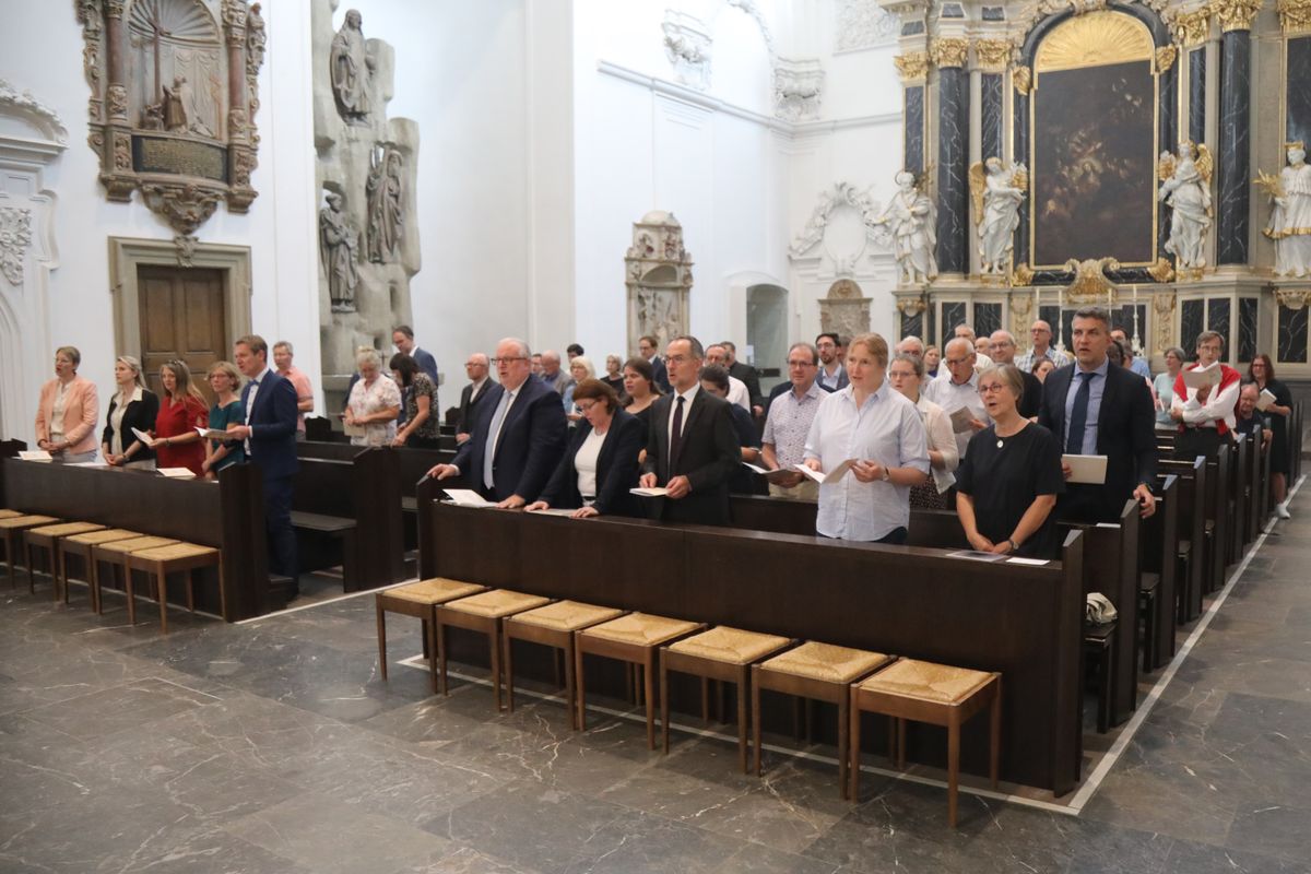 Fünf Frauen und zwei Männer hat Bischof Dr. Franz Jung bei einem Pontifikalgottesdienst am Freitag, 18. Juli 2025, als Pastoral- beziehungsweise Gemeindereferentinnen und -referenten beauftragt.