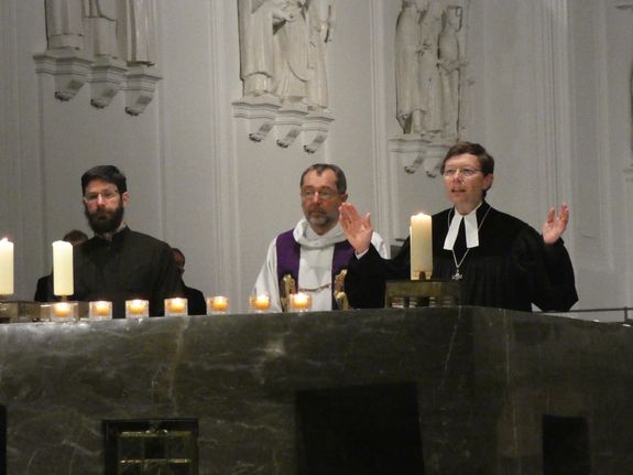 Am Ende erteilten die Geistlichen gemeinsam den Segen.