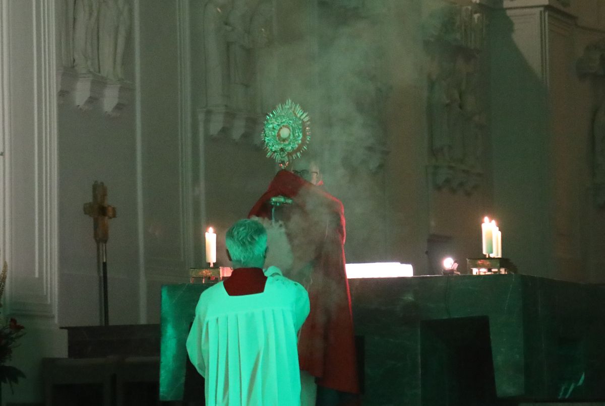 Die "Nacht der Hoffnung" in der Kiliani-Wallfahrtswoche am Samstagabend, 12. Juli, lud zu Stille, Gebet und Besinnung in den Kiliansdom ein. Viele Passanten nutzten das Angebot, das um Mitternacht endete.