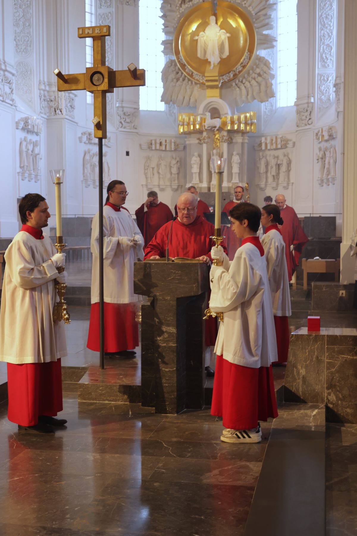 Rund 900 Personen feierten den Kiliani-Pontifikalgottesdienst für Räte und Politiker am Montagabend, 7. Juli, im Kiliansdom mit. Eine Begegnung auf dem Kiliansplatz schloss sich an. 