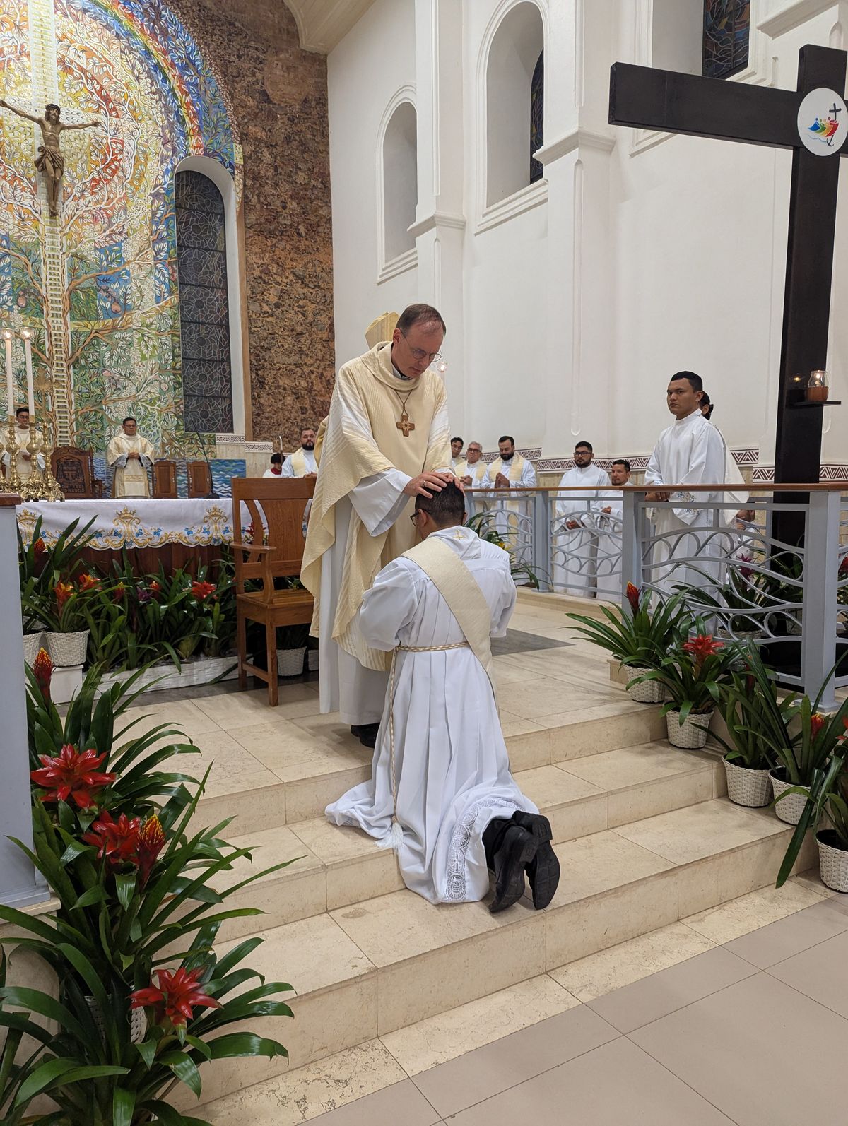 3225/0842 Weihbischof Paul Reder in Brasilien - Priesterweihen_61068