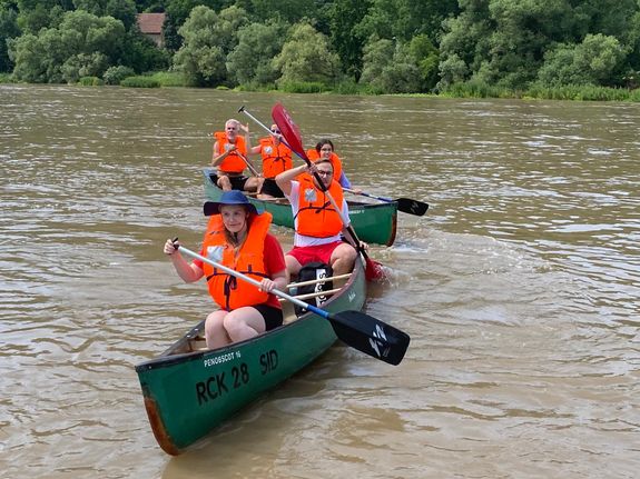 Mit der kja-Regionalstelle Main-Spessart waren die Jugendlichen paddeln auf dem Main.