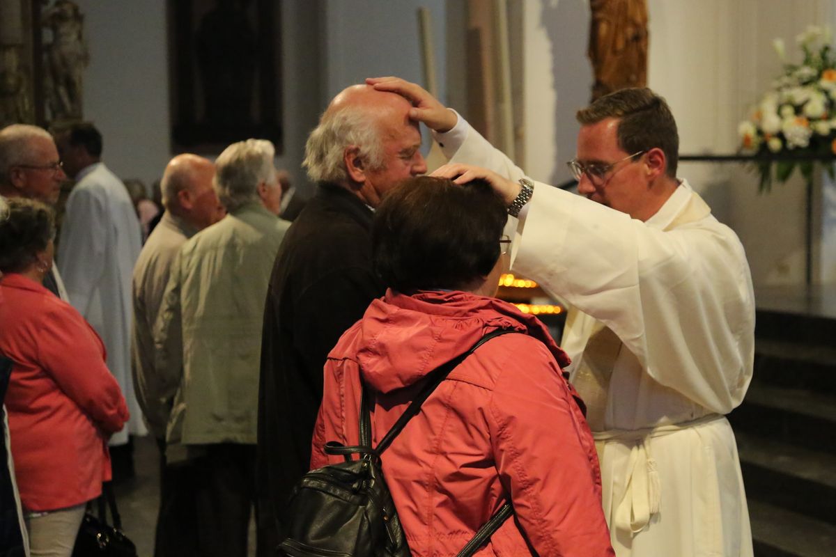 Bischof Dr. Franz Jung hat am Donnerstagnachmittag, 4. Juli, mit etwa 320 Paaren im Kiliansdom ihr goldenes oder diamantenes Ehejubiläum gefeiert.