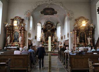 Weihbischof Ulrich Boom feierte am Donnerstagabend ein Pontifikalamt in der Pfarrkirche Sankt Michael in Zeil am Main.