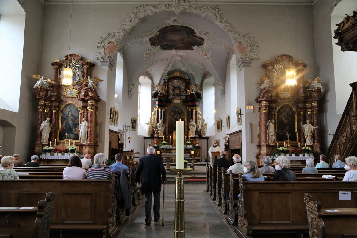 Weihbischof Ulrich Boom feierte am Donnerstagabend ein Pontifikalamt in der Pfarrkirche Sankt Michael in Zeil am Main.