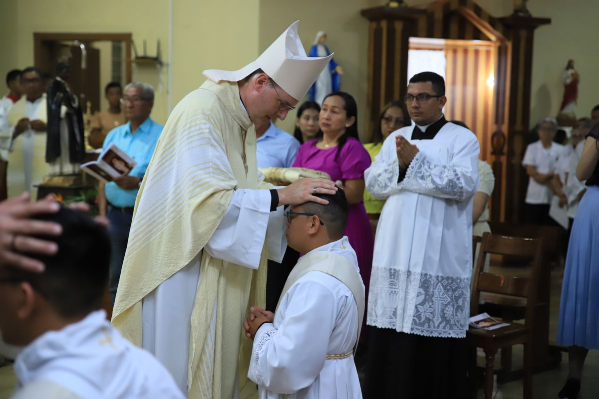 3225/0842 Weihbischof Paul Reder in Brasilien - Priesterweihen_61058