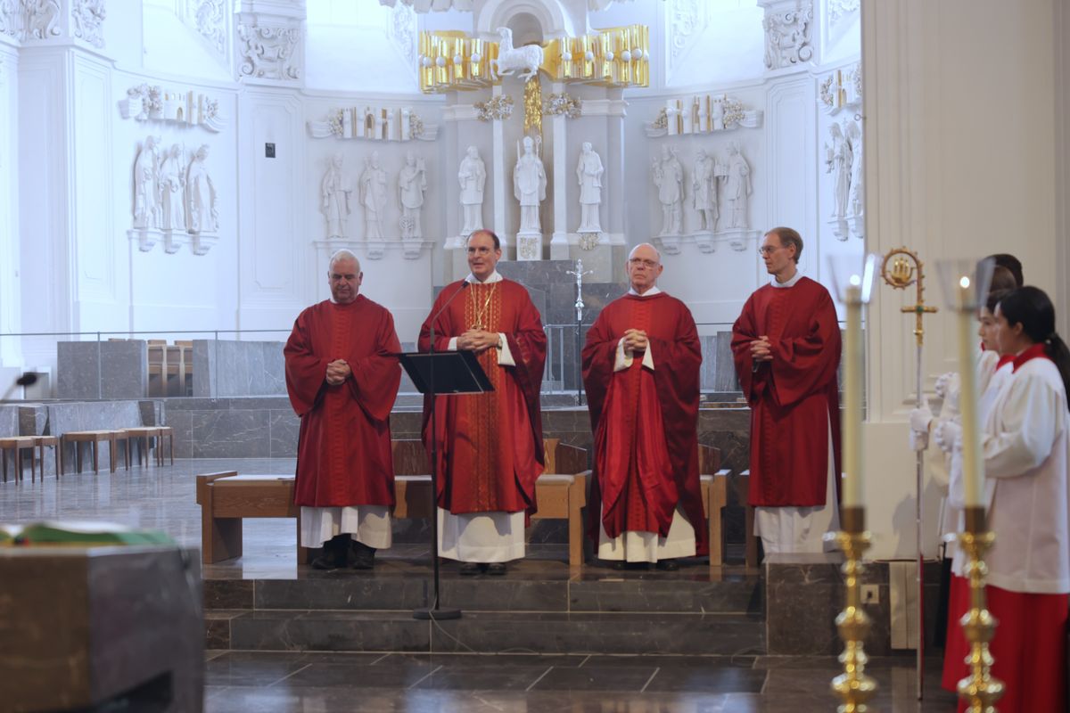 Mit Ordensleuten und Missionaren hat Weihbischof Paul Reder am Mittwochnachmittag, 9. Juli, im Kiliansdom einen Kiliani-Gottesdienst gefeiert. 