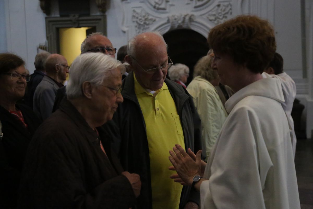 Bischof Dr. Franz Jung hat am Donnerstagnachmittag, 4. Juli, mit etwa 320 Paaren im Kiliansdom ihr goldenes oder diamantenes Ehejubiläum gefeiert.