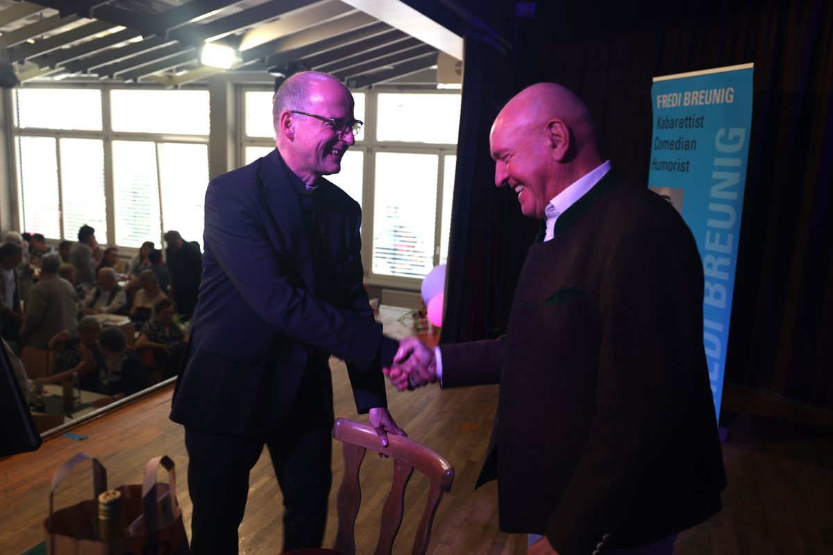 Bischof Dr. Franz Jung und Landrat Thomas Habermann (rechts).