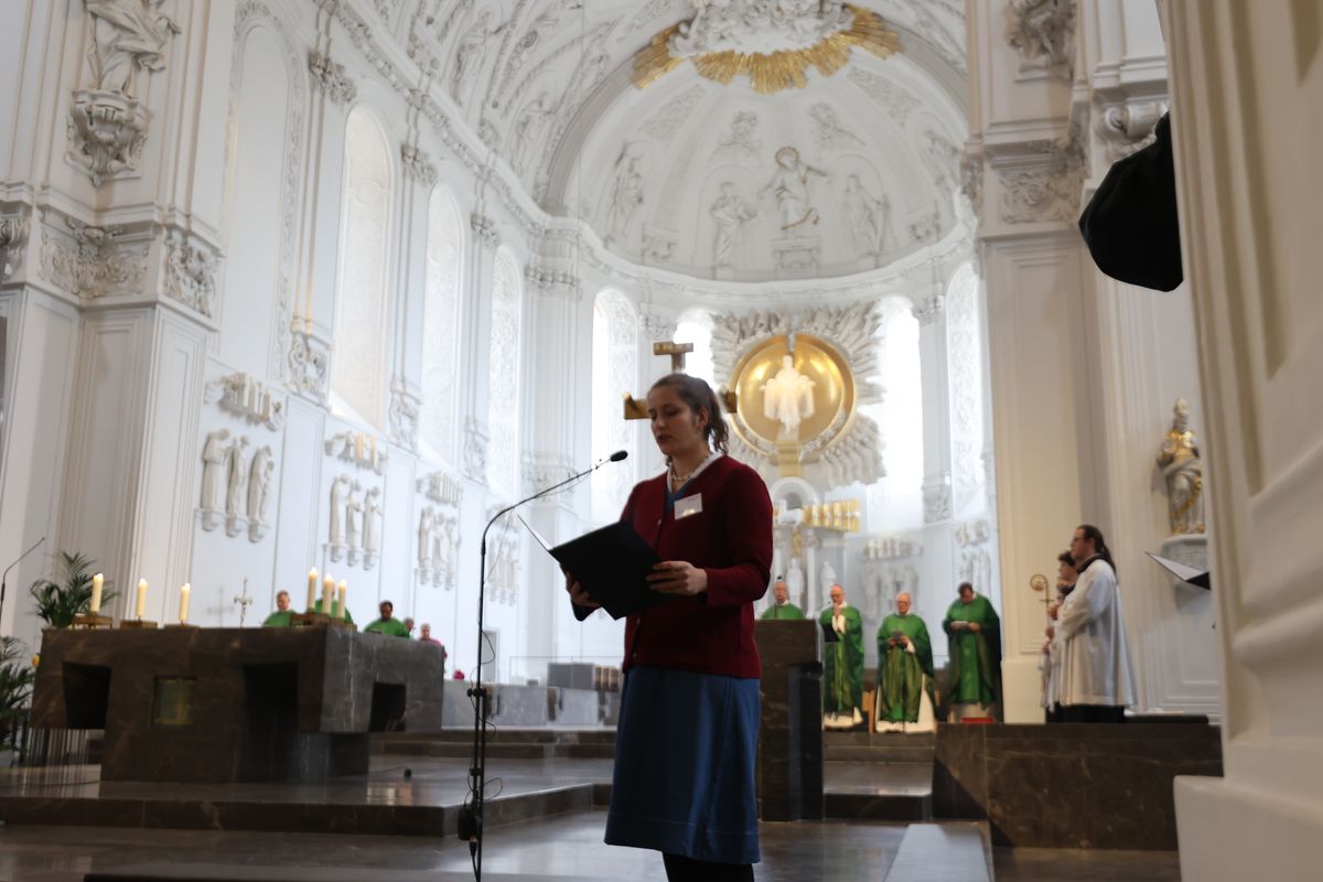 Mit einem Pontifikalgottesdienst im Kiliansdom und einem Festakt in Burkardushaus ist am Sonntag, 27. Oktober, in Würzburg der bundesweite Abschluss des Monats der Weltmission begangen worden. Beispielland war in diesem Jahr Papua-Neuguinea.