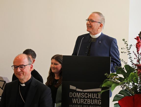 Generalvikar Thomas Keßler dankte allen Mitarbeiterinnen und Mitarbeitern für ihr Engagement. Generalvikar Thomas Keßler dankte allen Mitarbeiterinnen und Mitarbeitern für ihr Engagement.