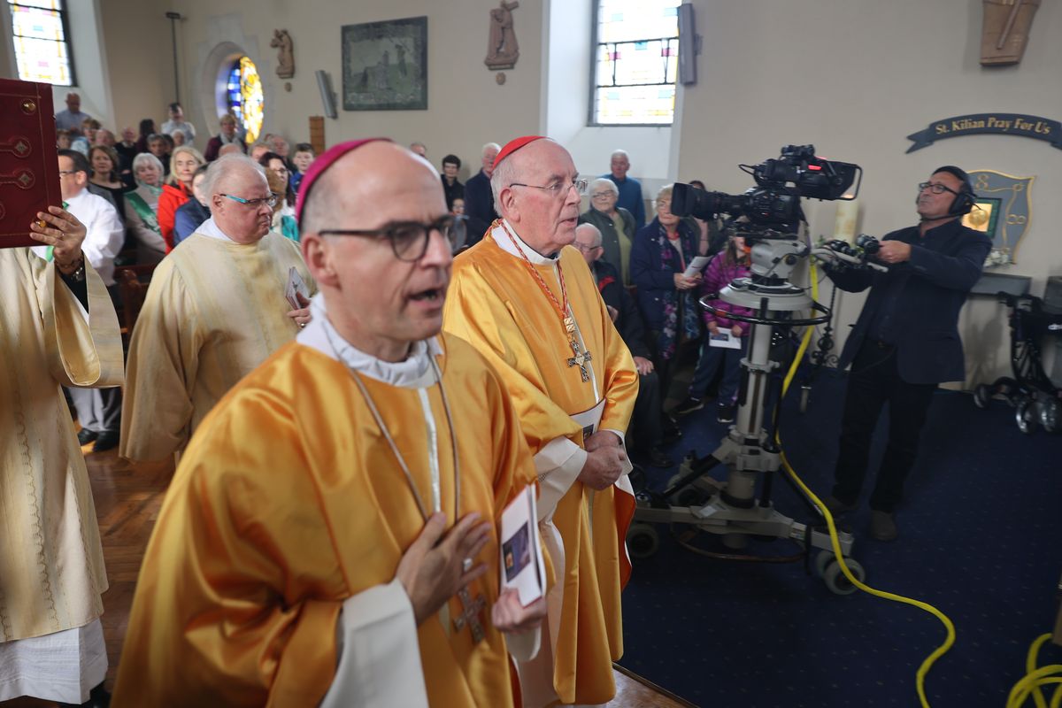 Mit einer Prozession durch den Ort, einem Gottesdienst in der Kilianskirche und einem gemeinsamen Mittagessen von Deutschen und Iren in der Saint Kilian