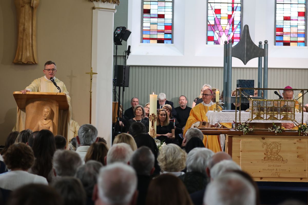 Mit einer Prozession durch den Ort, einem Gottesdienst in der Kilianskirche und einem gemeinsamen Mittagessen von Deutschen und Iren in der Saint Kilian