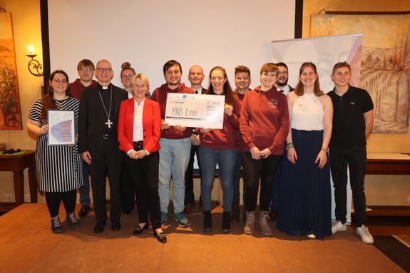 "Minis & more" mit den Schirmpat(inn)en, Laudator(inn)en und Moderatorinnen des Abends.  "Minis & more" mit den Schirmpat(inn)en, Laudator(inn)en und Moderatorinnen des Abends.