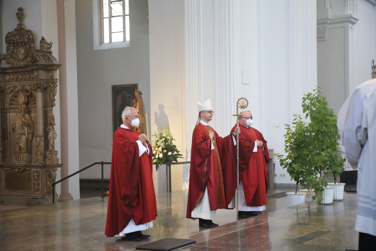 2621/0624 Ehejubilare Bischof 29. Juni Vormittag_28016