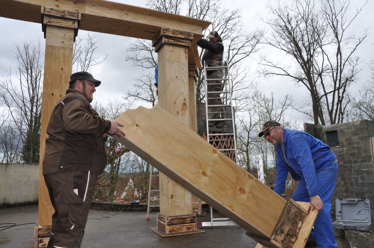 Viele Helfer nehmen für die Passionsspiele in Sömmersdorf ihren kompletten Jahresurlaub. Viele Helfer nehmen für die Passionsspiele in Sömmersdorf ihren kompletten Jahresurlaub.