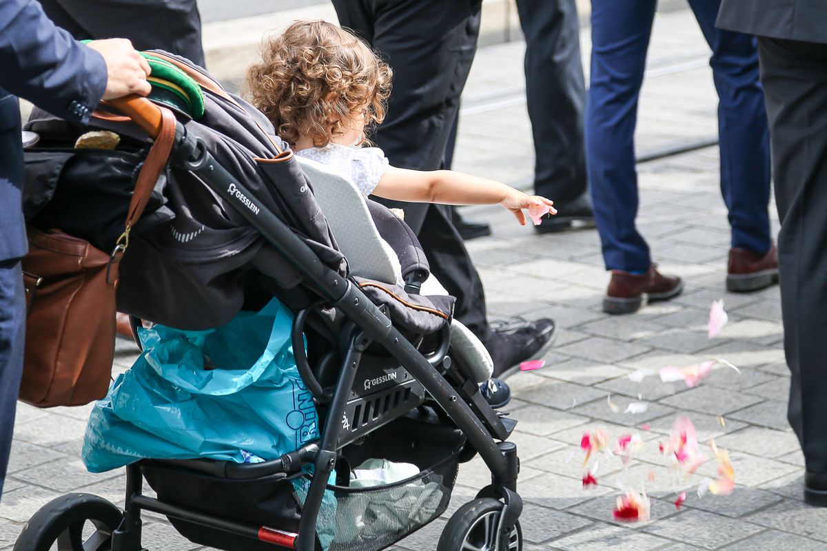 Die Fronleichnamsprozession in Würzburg stand unter dem Motto "Denn Gott hat uns nicht einen Geist der Verzagtheit gegeben, sondern den Geist der Kraft, der Liebe und Besonnenheit".