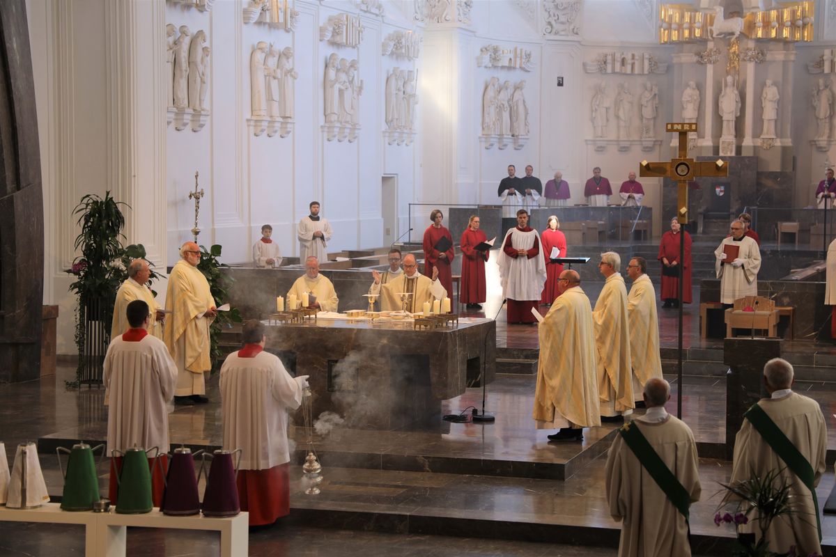 3720/0925 Missa Chrismatis_22993