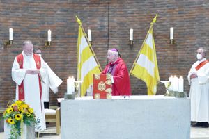 Weihbischof Ulrich Boom feierte am Dienstag, 6. Juli 2021, einen regionalen Kiliani-Pontifikalgottesdienst in der Pfarrkirche "Zur Mutterschaft Mariens" in Hösbach-Bahnhof.
