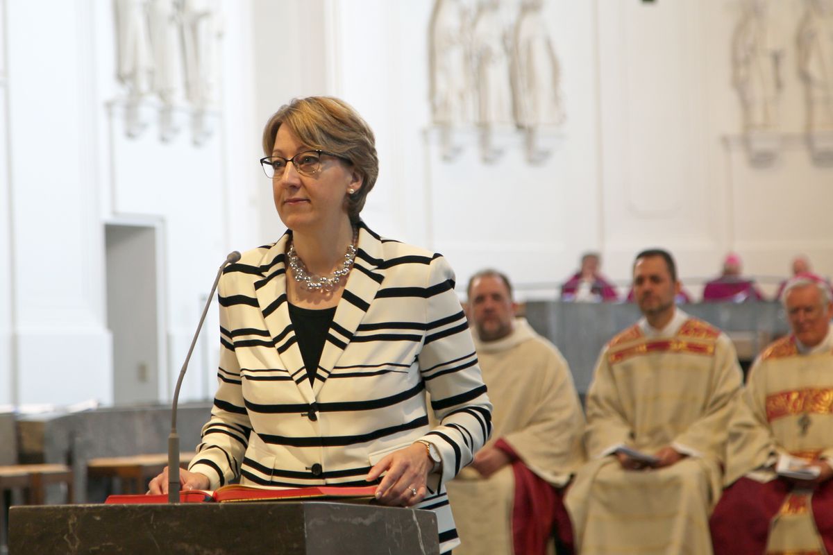Die Fronleichnamsprozession in Würzburg stand unter dem Motto "Denn Gott hat uns nicht einen Geist der Verzagtheit gegeben, sondern den Geist der Kraft, der Liebe und Besonnenheit".