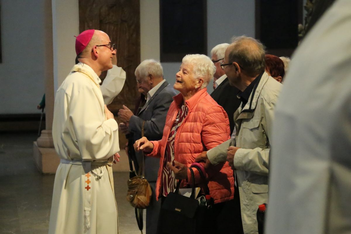 Bischof Dr. Franz Jung hat am Donnerstagnachmittag, 4. Juli, mit etwa 320 Paaren im Kiliansdom ihr goldenes oder diamantenes Ehejubiläum gefeiert.