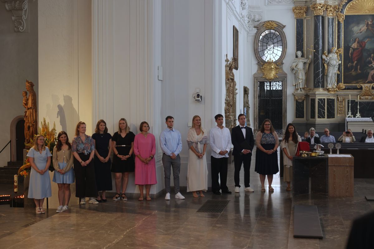 Beim Kiliani-Gottesdienst für die in Schule und Erziehung Tätigen hat Bischof Dr. Franz Jung am Freitag, 11. Juli, im Würzburger Kiliansdom 24 Frauen und Männern die Missio canonica verliehen.