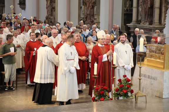 Weihbischof Paul Reder feierte am Samstag, 13. Juli, einen Kiliani-Gottesdienst für Menschen im Alter, in Krankheit und mit Behinderung im Kiliansdom. 