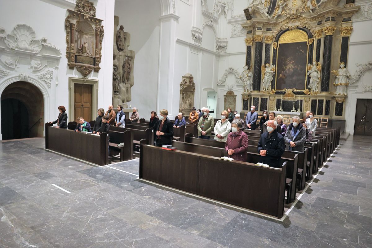 Bischof Dr. Franz Jung hat die Menschheit, insbesondere die Ukraine und Russland, bei einem Pontifikalgottesdienst am Freitagabend, 25. März, dem Unbefleckten Herzen Mariens geweiht.