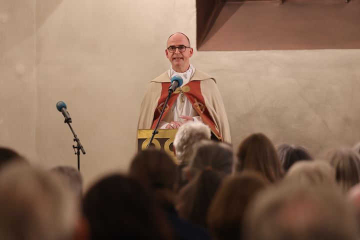 Bischof Dr. Franz Jung betonte in seiner Predigt, nur in weltweiter Solidarität könnten die Wunden der Welt geheilt werden. 