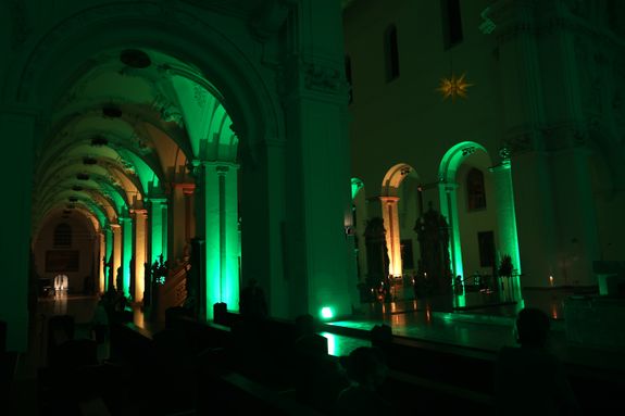 Die "Nacht der Hoffnung" am Samstagabend, 13. Juli, der Kiliani-Wallfahrtswoche lud zu Besinnung, Gebet und Kraftschöpfen in den Kiliansdom ein. Viele Passanten nutzten das Angebot, das um Mitternacht endete.