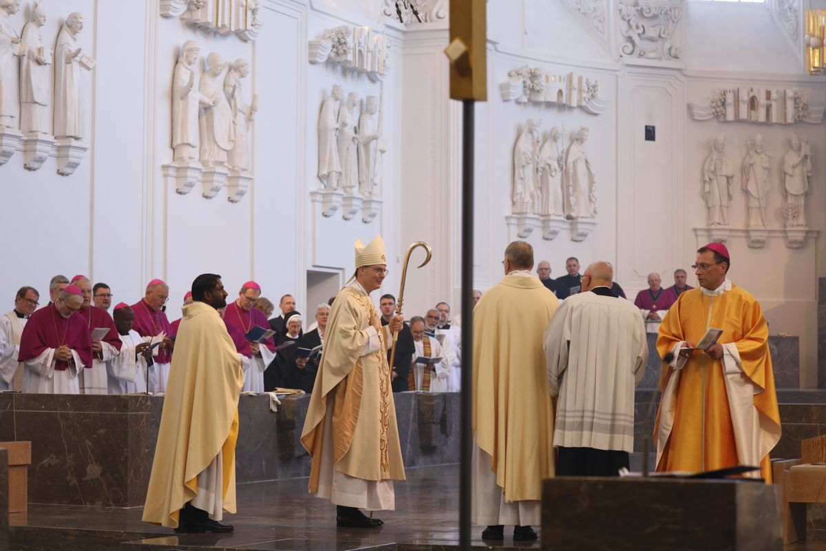 Bei einem Pontifikalgottesdienst im Würzburger Kiliansdom ist an Christi Himmelfahrt, 9. Mai 2024, Weihbischof Paul Reder zum Bischof geweiht worden. 