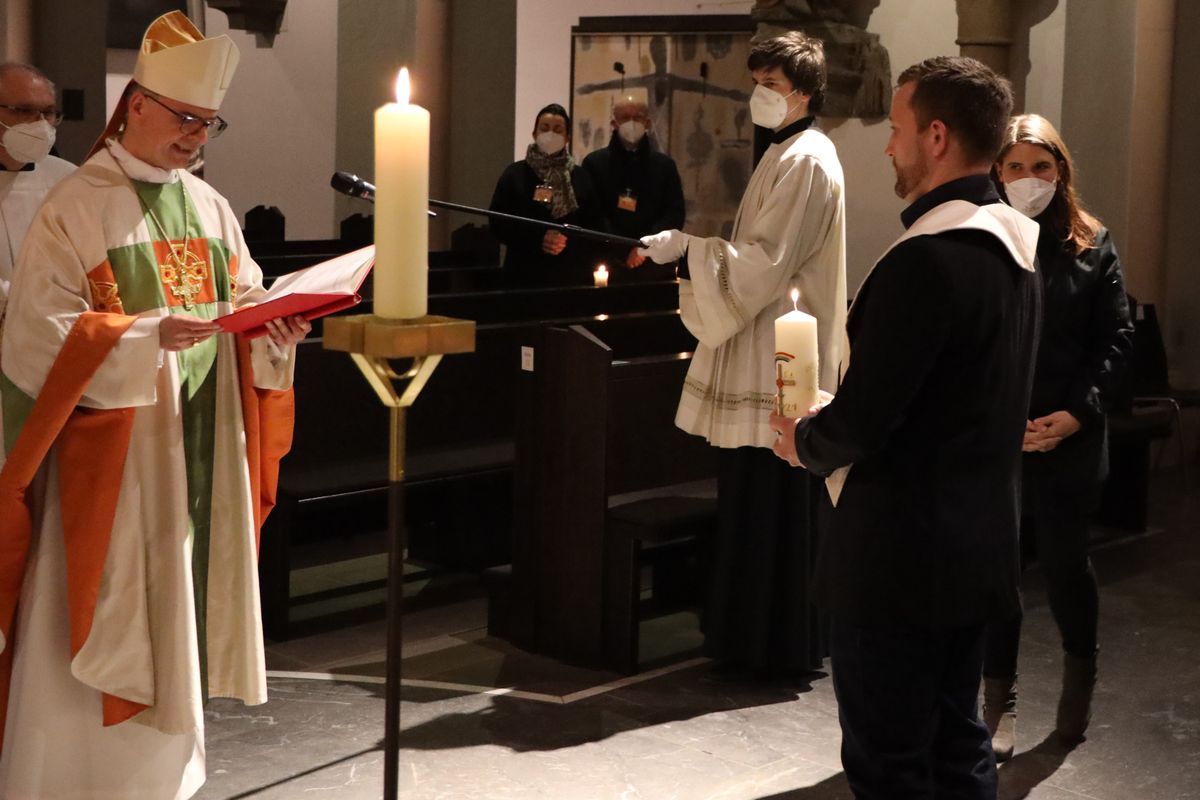 Bischof Dr. Franz Jung feiert am Samstagabend, 3. April, im Würzburger Kiliansdom die Osternacht, die "Mutter aller Vigilien".  