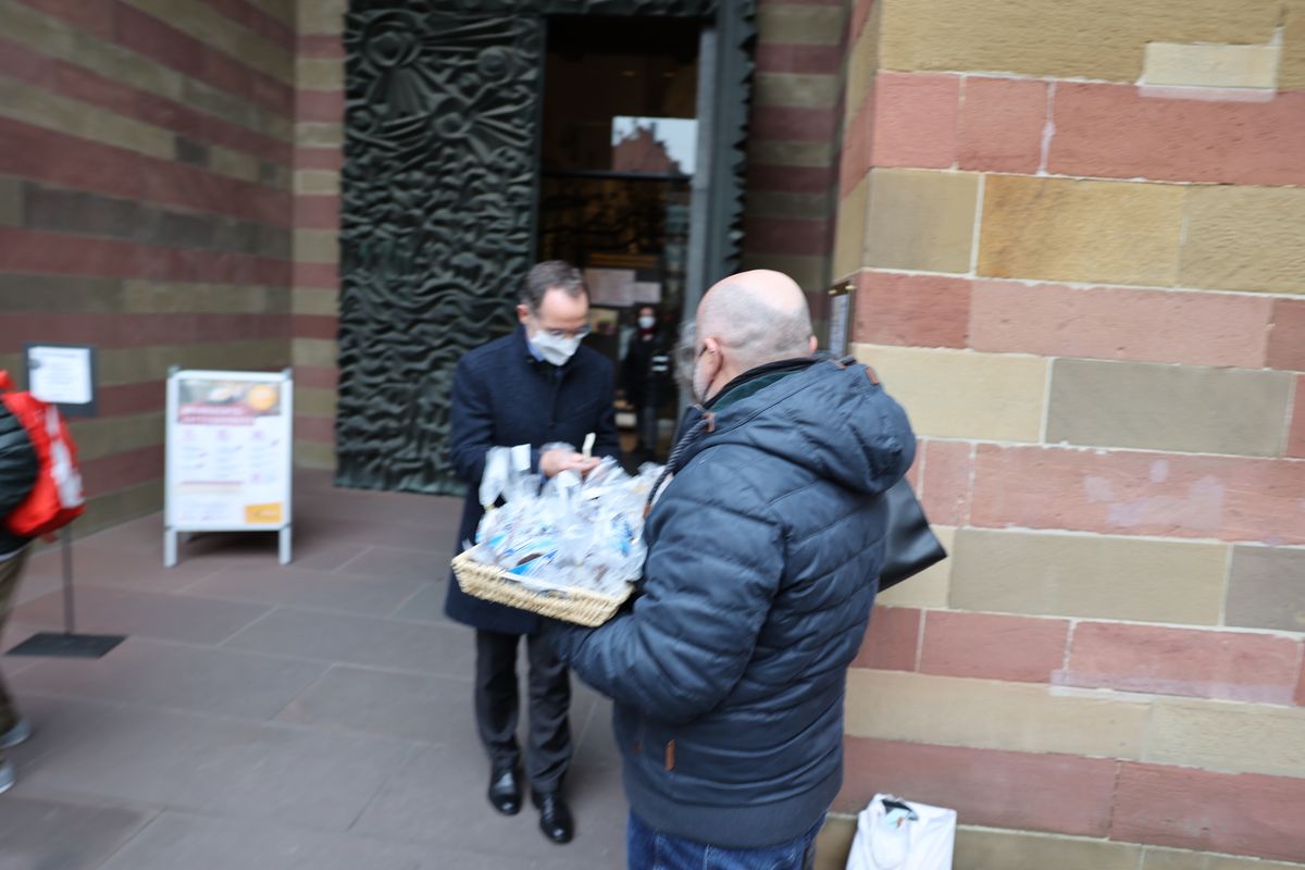 Einen adventlichen Gottesdienst für die Mitarbeitenden von Caritas und Bischöflichem Ordinariat Würzburg hat Bischof Dr. Franz Jung am Donnerstag, 16. Dezember, im Kiliansdom gefeiert.