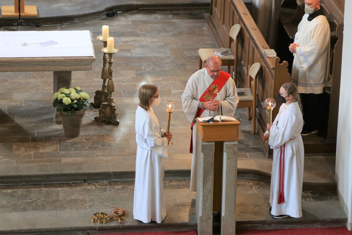 Weihbischof Ulrich Boom feierte am Donnerstagabend ein Pontifikalamt in der Pfarrkirche Sankt Michael in Zeil am Main.
