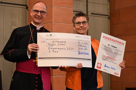 Über den dritten Preis freute sich Nadia Fiedler, Geschäftsführerin der Christophorus Gesellschaft, für das Projekt EMMA. Über den dritten Preis freute sich Nadia Fiedler, Geschäftsführerin der Christophorus Gesellschaft, für das Projekt EMMA.