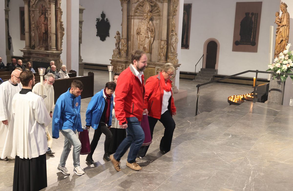 Bischof Dr. Franz Jung hat am Montagabend, 25. März, im Würzburger Kiliansdom die Heiligen Öle für alle 43 Pastoralen Räume im Bistum Würzburg  geweiht.