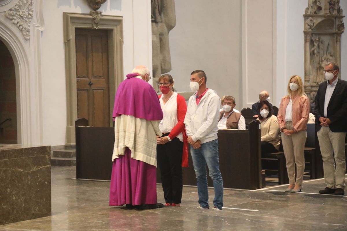 2721/0637-Dankgottesdienst für Ehejubilare mit Bischof Dr. Franz Jung_28297 Bischof Dr. Franz Jung hat am Mittwochabend, 30. Juni, einen Gottesdienst im Würzburger Kiliansdom gefeiert.