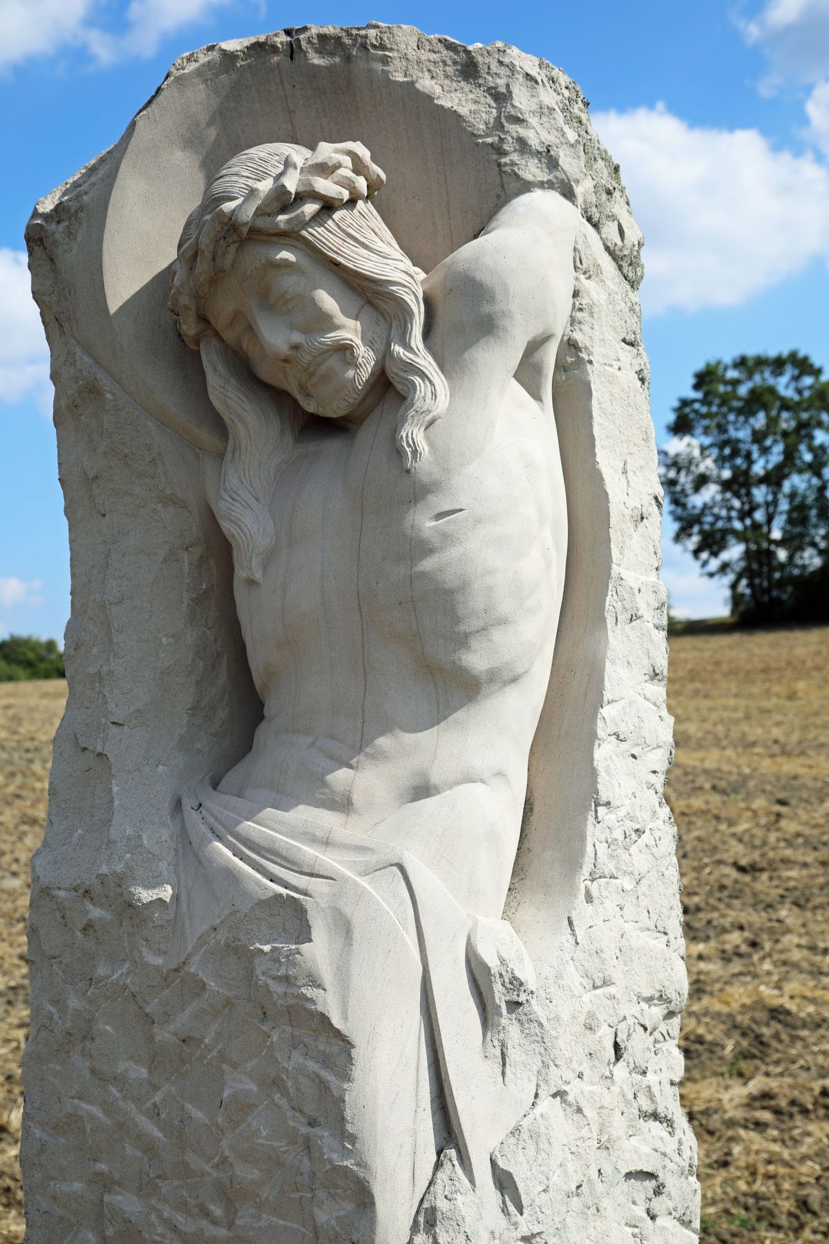 Diese Station hat die Künstlerin allen Krebskranken und ihren Angehörigen gewidmet. „Sie wollte Jesus behütet und versorgt wissen“, erklärt Mechtilde Zettelmeier.