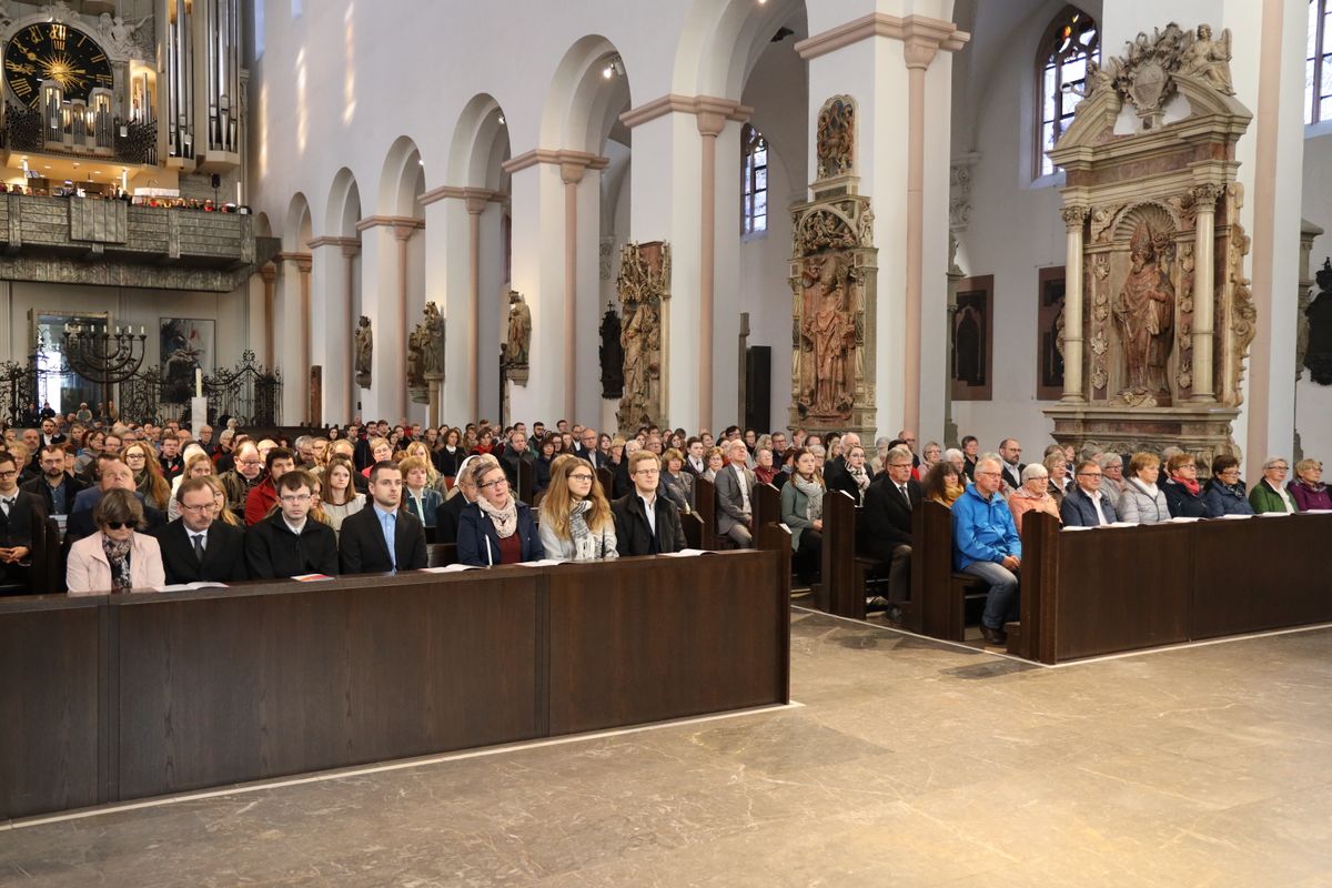 Bei einem feierlichen Gottesdienst im Würzburger Kiliansdom weihte Bischof Dr. Franz Jung Bertram Ziegler zum Diakon. Zahlreiche Verwandte, Freunde und Wegbegleiter des Priesterseminaristen nahmen an der Feier teil.